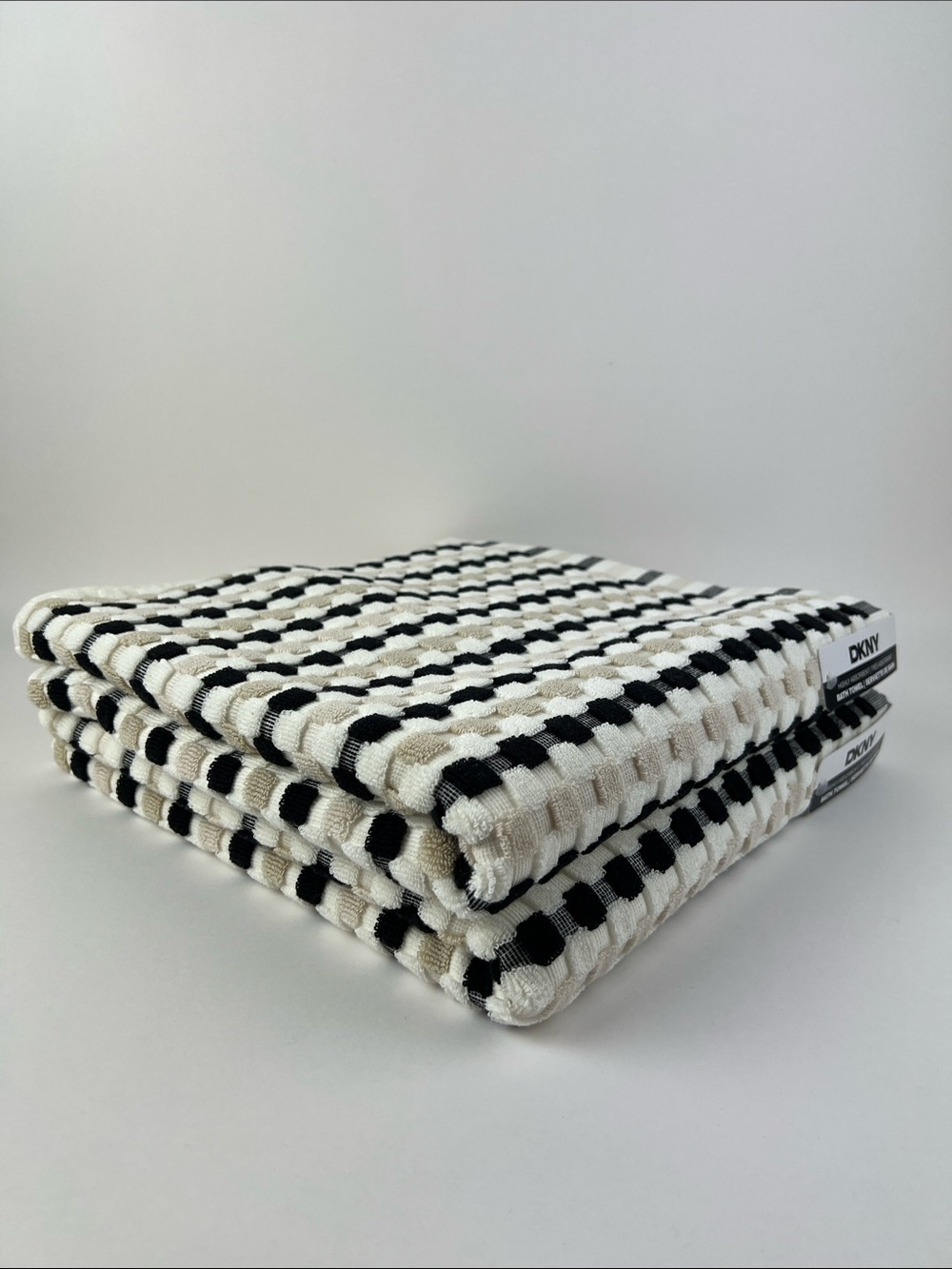 DKNY Maya Bath Towels Checkered Black Tan White 100% Cotton Set of 2 NEW